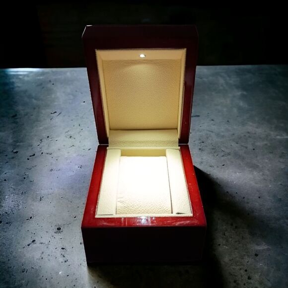 Lacquered Watch Box EMPTY Case Holder Lights Up Woodgrain Square Unbranded - Picture 16 of 16